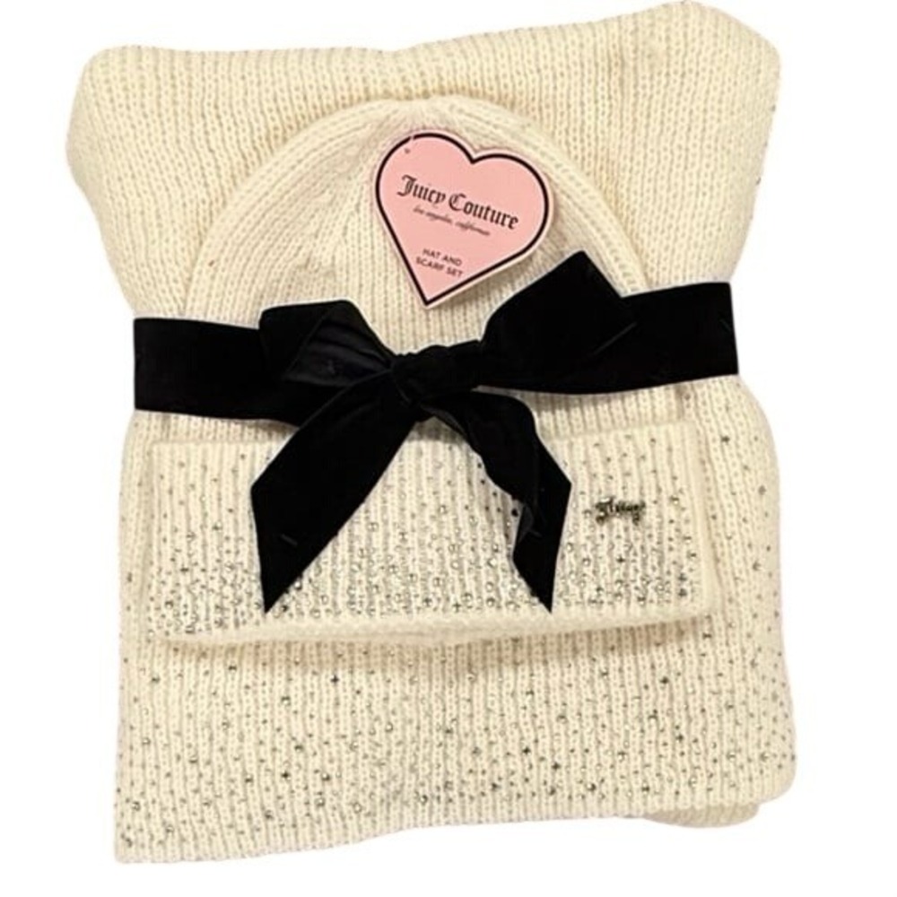 Juicy Couture Hat &‎ Scarf Set Cream